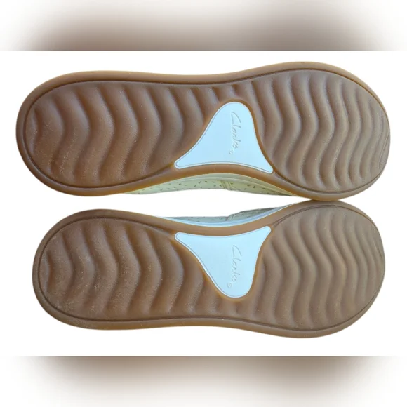 Clarks Cloudstepper Shoes - Picture 3 of 7